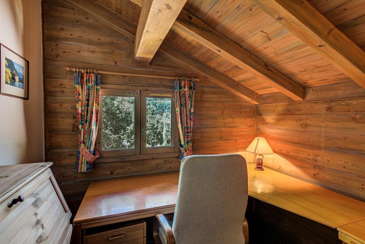 Chalet Blackbushe - Traditional Chalet - Alpes Travel - Sleeps 4-6 レ・ズッシュ エクステリア 写真
